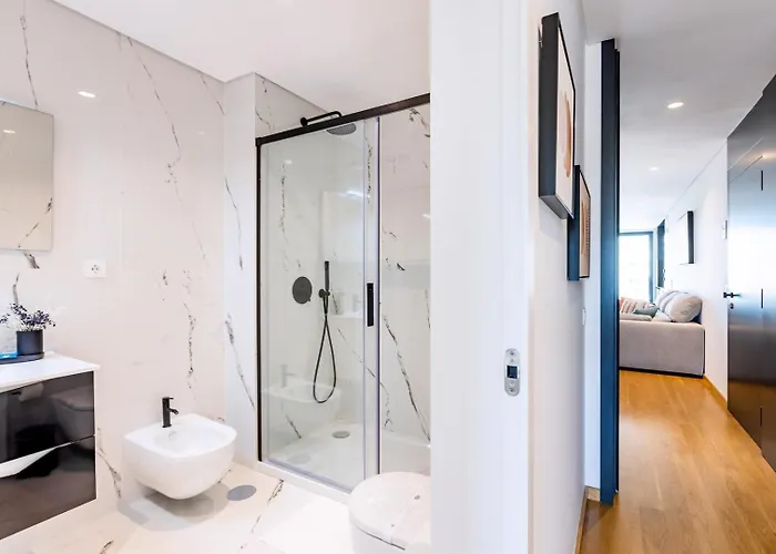 Camoes Downtown With Parking Apartment Porto