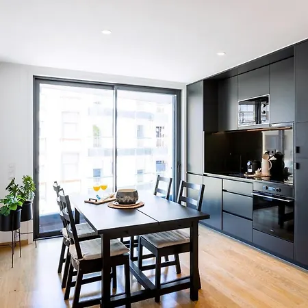 Camoes Downtown With Parking Appartement Oporto