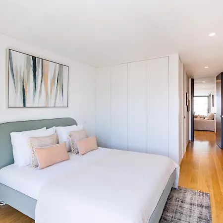 Camoes Downtown With Parking Апартаменты *