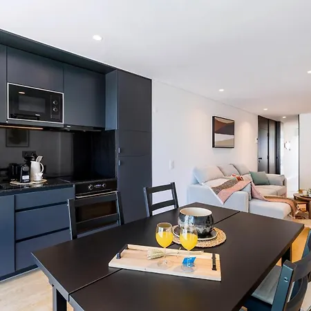 Camoes Downtown With Parking Oporto