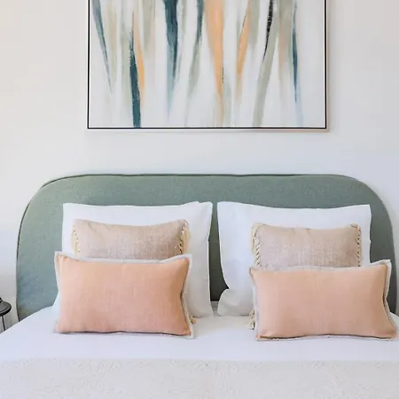 Daire Camoes Downtown With Parking Porto