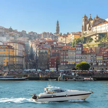 Daire Camoes Downtown With Parking *