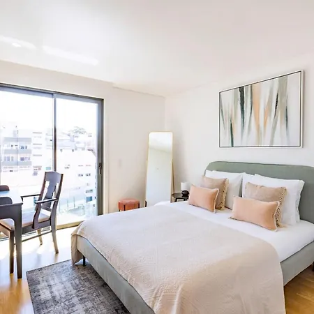 Camoes Downtown With Parking * Oporto
