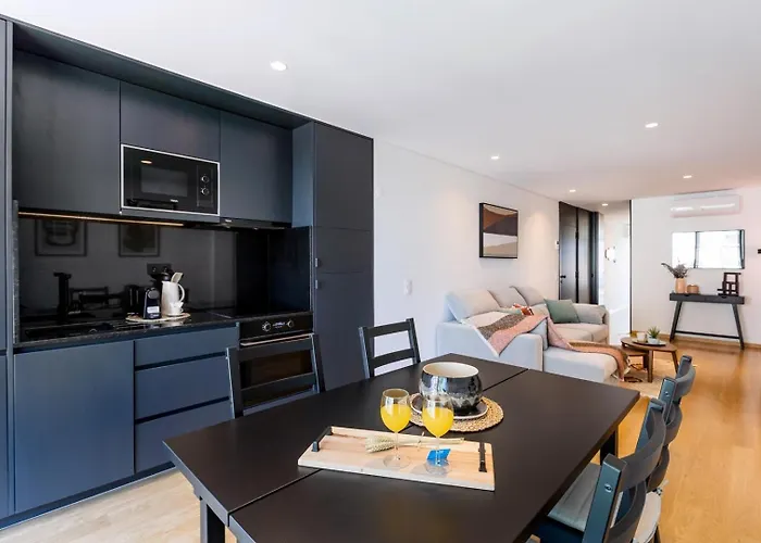 Camoes Downtown With Parking Oporto