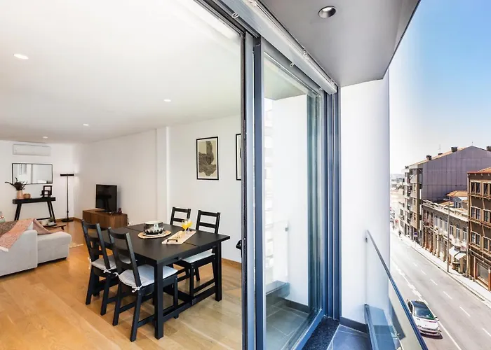 Camoes Downtown With Parking *