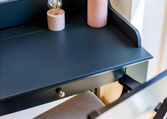 Camoes Downtown With Parking Διαμέρισμα *